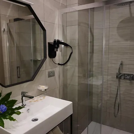 住宿加早餐酒店 11 Catalani 切萨雷奥港