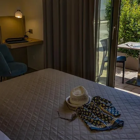 11 Catalani Bed & Breakfast *